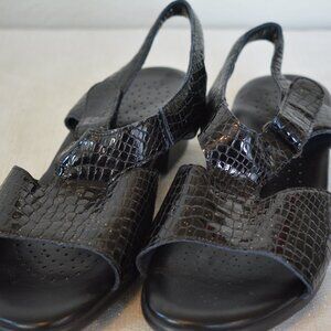 SAS Suntimer Womens Size 9.5 W Black Crocodile Patent Leather Comfort Sandals